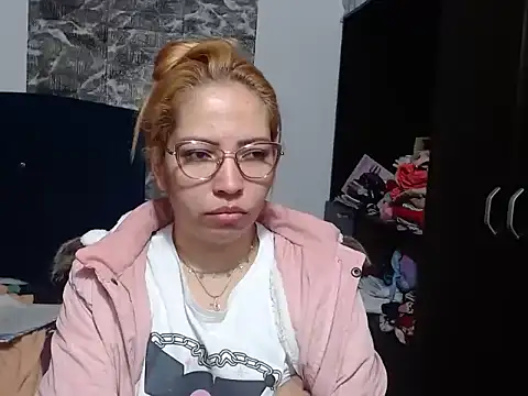 THEBOSSLARA online show from November 2025 03:27:01 PM