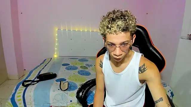 mateodeamjo online show from November 2025 06:27:02 AM