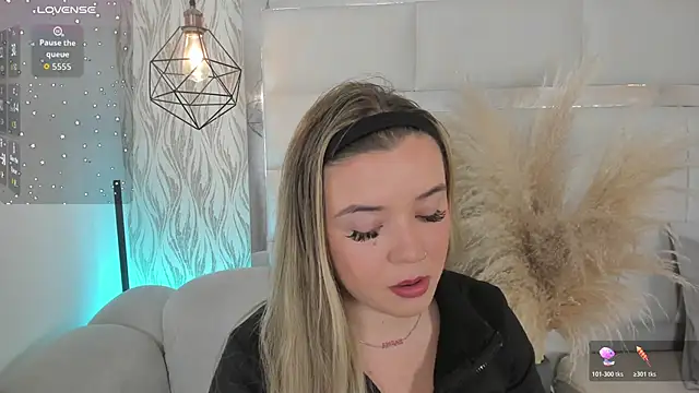 Snapshot of 1m_dalhia chatting on December 2025 08:42:02 PM 1m dalhia online show from December 2025 08:42:02 PM