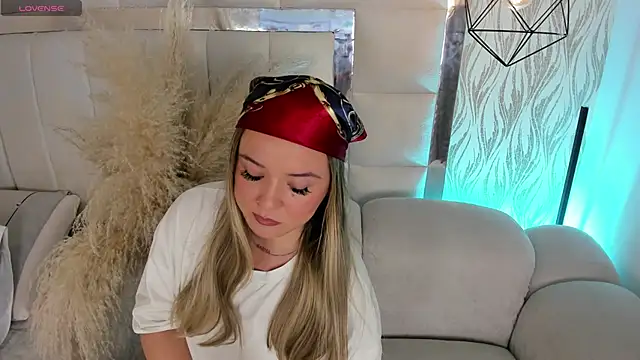 Snapshot of 1m_dalhia chatting on November 2025 08:42:02 PM 1m dalhia online show from November 2025 08:42:02 PM