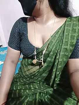 Snapshot of louise92 chatting on June 2026 07:48:01 AM louise92 online show from June 2026 07:48:01 AM