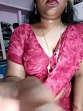 Snapshot of louise92 chatting on May 2026 07:52:01 AM louise92 online show from May 2026 07:52:01 AM