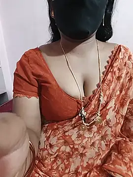Snapshot of louise92 chatting on July 2026 05:35:02 AM louise92 online show from July 2026 05:35:02 AM