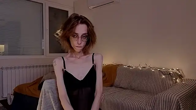 amber quell here online show from November 2025 04:18:01 PM