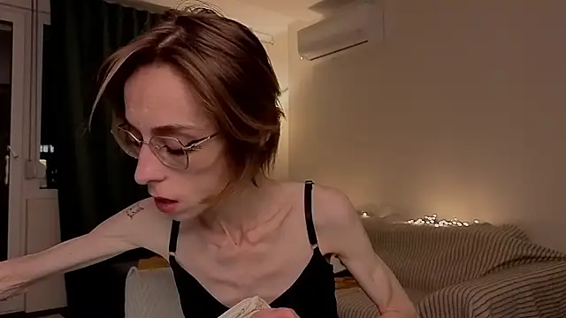 amber quell here online show from February 2026 05:15:02 PM