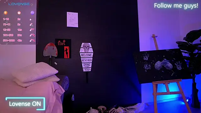 Snapshot of AriaVoss chatting on October 2025 09:47:01 PM AriaVoss online show from October 2025 09:47:01 PM