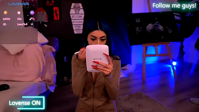 Snapshot of AriaVoss chatting on October 2025 10:31:02 PM AriaVoss online show from October 2025 10:31:02 PM