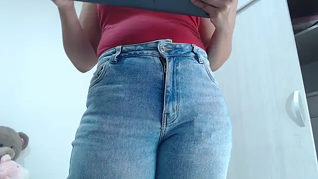 Snapshot of Amelia_Debora_Antonella chatting on October 2025 12:48:01 PM Amelia Debora Antonella online show from October 2025 12:48:01 PM