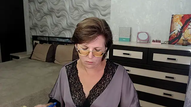 Snapshot of VitaCharm chatting on September 2025 09:15:01 PM VitaCharm online show from September 2025 09:15:01 PM