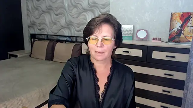 Snapshot of VitaCharm chatting on September 2025 08:30:02 PM VitaCharm online show from September 2025 08:30:02 PM