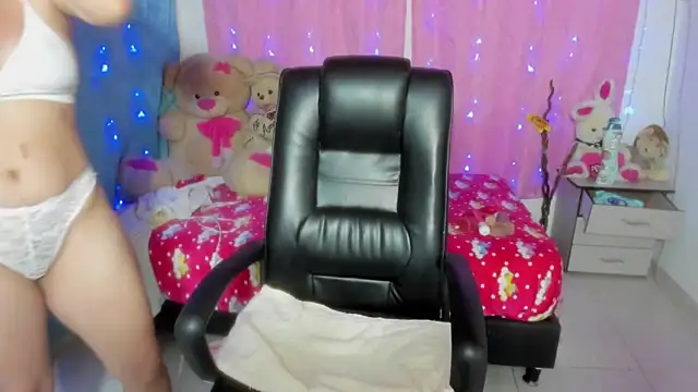 Snapshot of Dana_Jeins chatting on December 2025 01:10:02 PM Dana Jeins online show from December 2025 01:10:02 PM