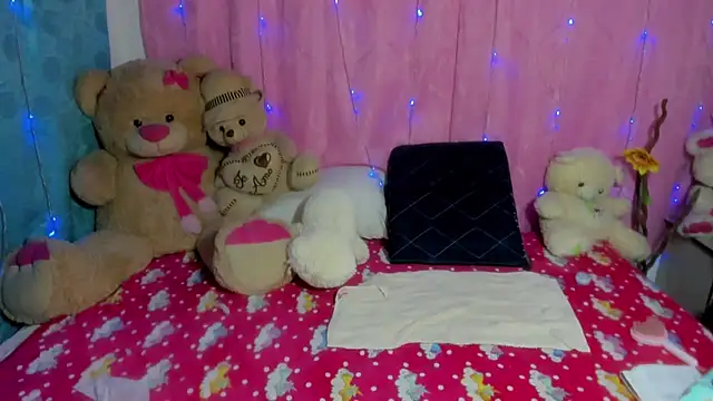 Snapshot of Dana_Jeins chatting on December 2025 01:13:02 PM Dana Jeins online show from December 2025 01:13:02 PM