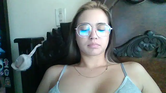 trianabell online show from October 2025 04:51:01 PM