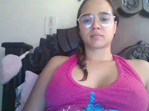 trianabell online show from March 2025 03:45:02 PM