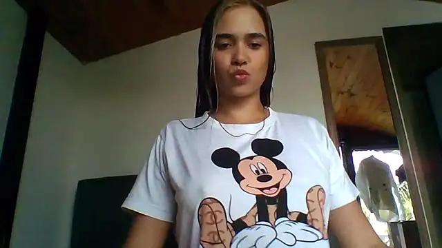 trianabell online show from December 2025 06:51:01 PM