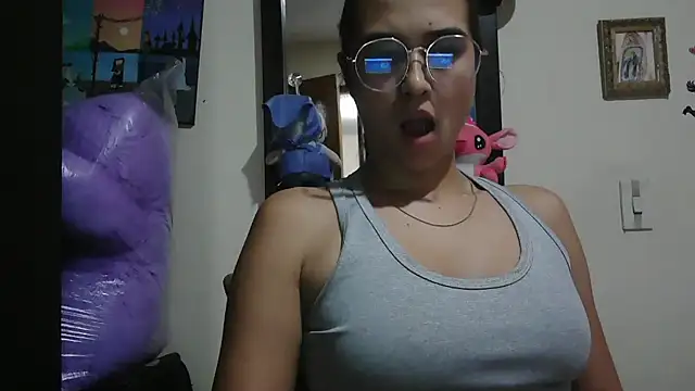 Snapshot of trianabell chatting on April 2026 02:36:02 AM trianabell online show from April 2026 02:36:02 AM