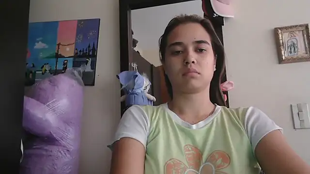 Snapshot of trianabell chatting on April 2026 03:24:02 PM trianabell online show from April 2026 03:24:02 PM
