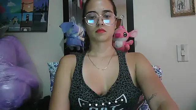 trianabell online show from April 2026 07:58:02 PM