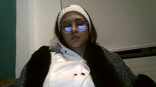 trianabell online show from December 2025 01:28:01 AM