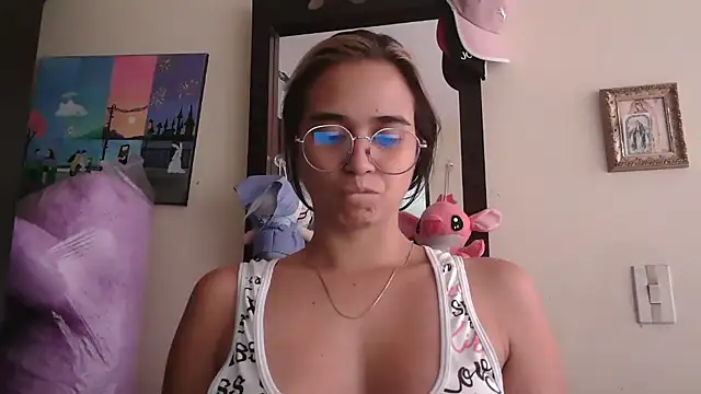 trianabell online show from April 2026 07:07:02 PM