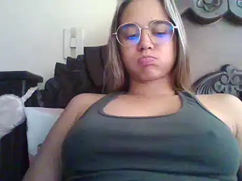 trianabell online show from February 2025 07:16:02 PM