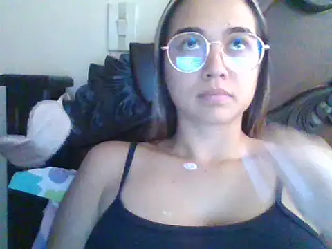 trianabell online show from March 2025 05:01:01 PM