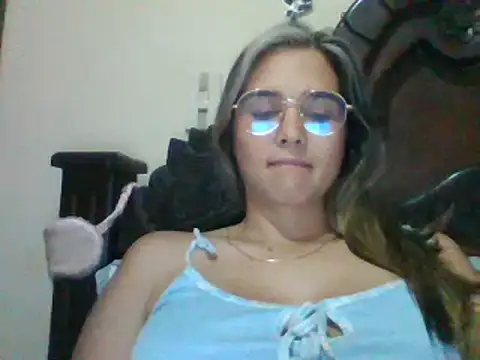 trianabell online show from February 2025 12:47:02 AM