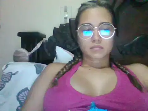trianabell online show from March 2025 03:00:01 AM