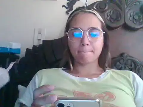 trianabell online show from March 2025 04:57:01 PM