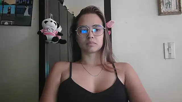Snapshot of trianabell chatting on May 2026 04:27:02 PM trianabell online show from May 2026 04:27:02 PM