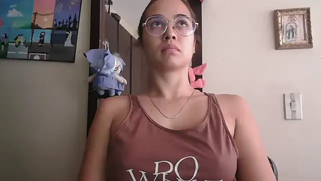 Snapshot of trianabell chatting on May 2026 05:04:02 PM trianabell online show from May 2026 05:04:02 PM