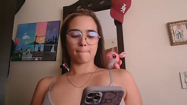 Snapshot of trianabell chatting on May 2026 08:18:02 PM trianabell online show from May 2026 08:18:02 PM