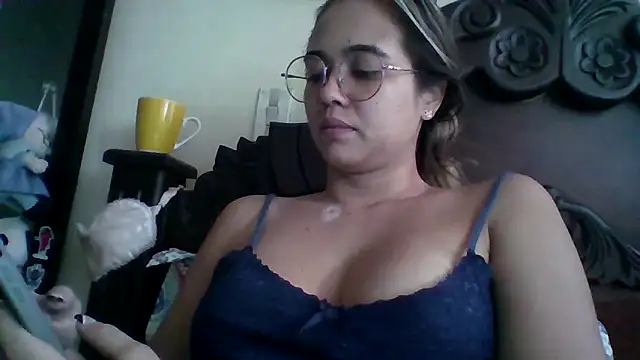 trianabell online show from October 2025 03:58:02 PM