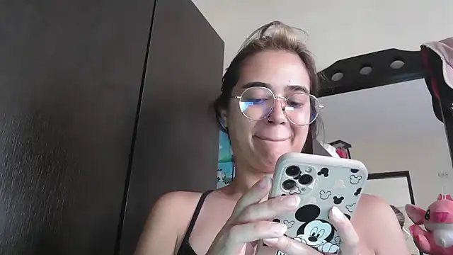 trianabell online show from March 2026 03:02:01 PM