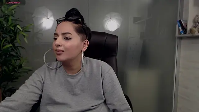 Snapshot of BustyAllyy chatting on March 2025 01:43:02 AM BustyAllyy online show from March 2025 01:43:02 AM