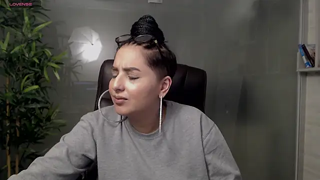 Snapshot of BustyAllyy chatting on March 2025 10:37:01 PM BustyAllyy online show from March 2025 10:37:01 PM