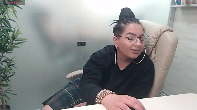 Snapshot of BustyAllyy chatting on March 2025 09:48:01 PM BustyAllyy online show from March 2025 09:48:01 PM