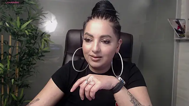 Snapshot of BustyAllyy chatting on March 2025 08:20:02 PM BustyAllyy online show from March 2025 08:20:02 PM