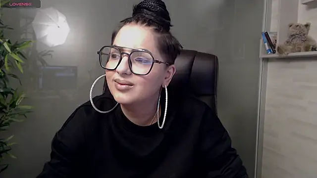 Snapshot of BustyAllyy chatting on March 2025 10:18:02 PM BustyAllyy online show from March 2025 10:18:02 PM