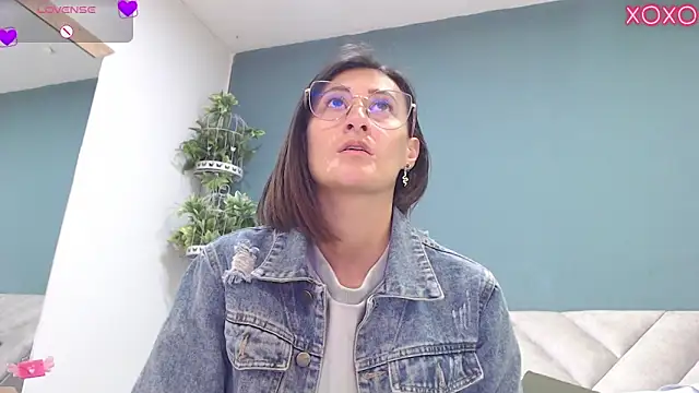 SharisWillian online show from October 2025 04:03:02 AM