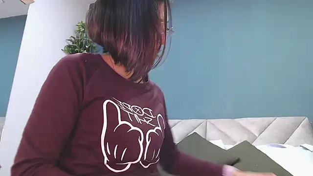 SharisWillian online show from October 2025 04:00:02 AM