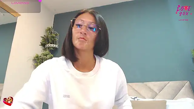 SharisWillian online show from May 2026 02:53:01 AM
