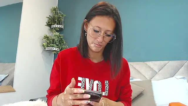 Snapshot of SharisWillian chatting on June 2026 03:48:02 AM SharisWillian online show from June 2026 03:48:02 AM