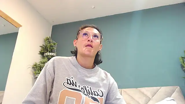 SharisWillian online show from April 2026 03:52:02 AM