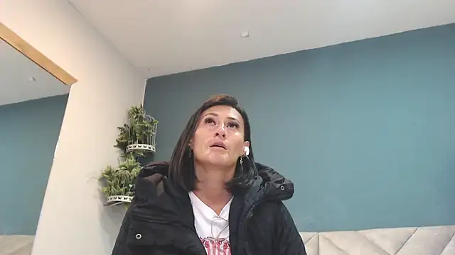 SharisWillian online show from May 2026 03:47:02 AM