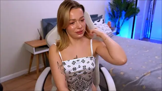 Lily Yin online show from December 2025 05:43:01 AM