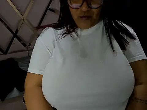 Snapshot of DaianaLutz chatting on September 2025 02:11:02 PM DaianaLutz online show from September 2025 02:11:02 PM