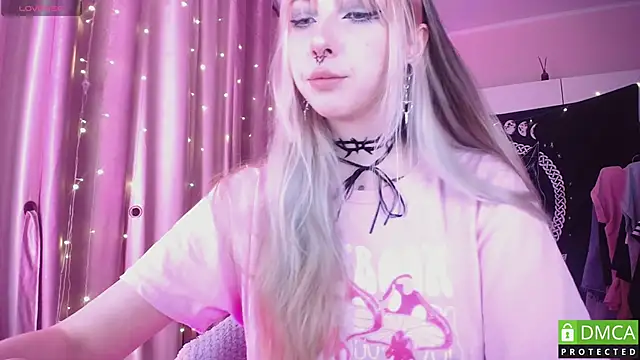 Snapshot of JustMeowGirl chatting on July 2026 05:19:02 AM JustMeowGirl online show from July 2026 05:19:02 AM
