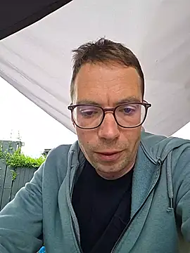 Snapshot of Schnubby1 chatting on May 2026 07:47:01 AM Schnubby1 online show from May 2026 07:47:01 AM