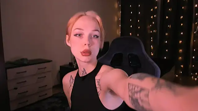 Snapshot of Polusladkoye chatting on December 2025 08:20:01 PM Polusladkoye online show from December 2025 08:20:01 PM